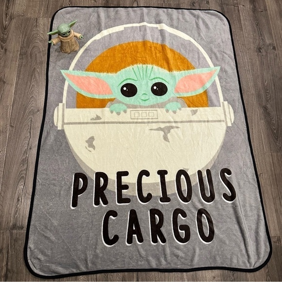 Star Wars The Mandalorian Kids Throw Blanket Precious Cargo & Baby Yoda Figure - Picture 3 of 13